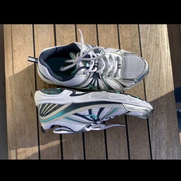 Woman sneakers - Picture 3 of 5